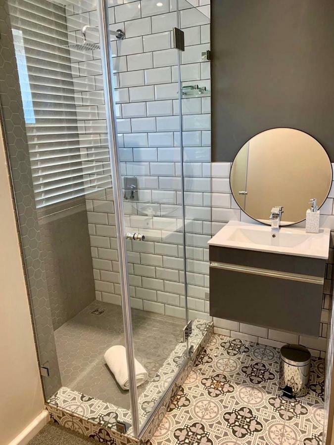 Oyster Lagoon Villa - Luxurious 2 Bed Apartment In Книсна Екстер'єр фото